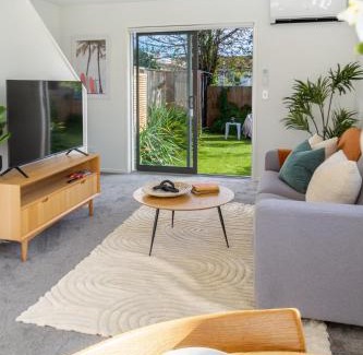 Riccarton Apartment | 2 bed Escape, Heart of Riccarton w/carpark