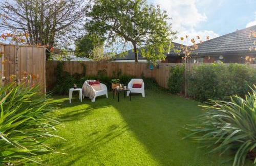 Riccarton Apartment | 2 bed Escape, Heart of Riccarton w/carpark