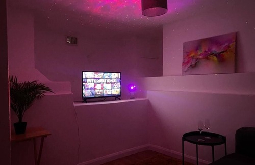 Stockwell Apartment | 2 Bed Flat 10 minutes From Central London, King Size Bed