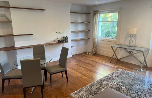 Brompton & Hans Town Apartment | 2-bed flat in Brompton Square, near Harrods in exclusive Knightsbridge