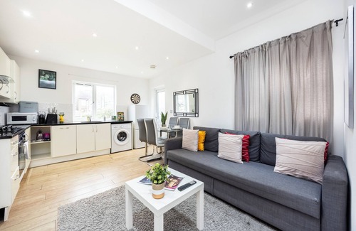 Bensham Manor Apartment | 2 Bed Flat | Thornton Heath | Sleeps 4 | Workers