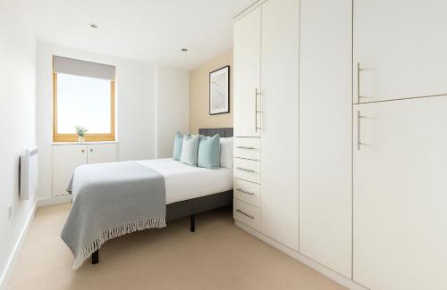 Wimbledon Park Apartment | 2 Bed Flat with Balcony in Wimbledon