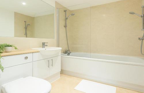 Wimbledon Park Apartment | 2 Bed Flat with Balcony in Wimbledon