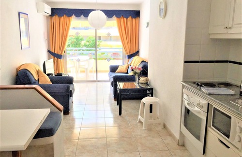 Costa Adeje Hotel | 2 Bed Hotel Apt. Sleeps 3/4, Five minutes walk to Beach, Shops & Restaurants