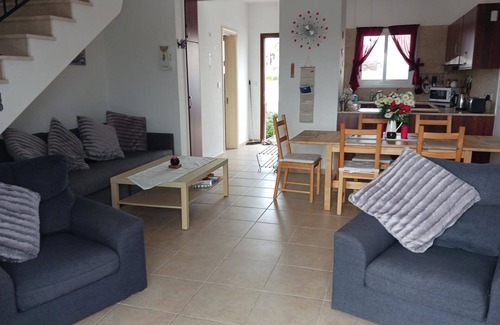 Mandria House | 2-Bed House Sleeps 6 -Pool -Free Parking -Netflix