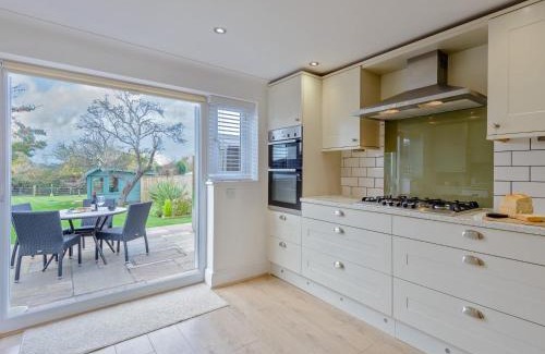 Furzebrook House | 2 Bed in Isle of Purbeck DC118