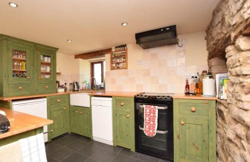 Combs House | 2 Bed in Whaley Bridge PK741
