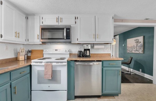 Rosedale House | 2-Bed Retreat Near KU Med W/Fenced Yard | 32