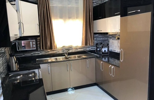 Entebbe Apartment | 2 Bed - Sleeps 4 - Free Airport Shuttle