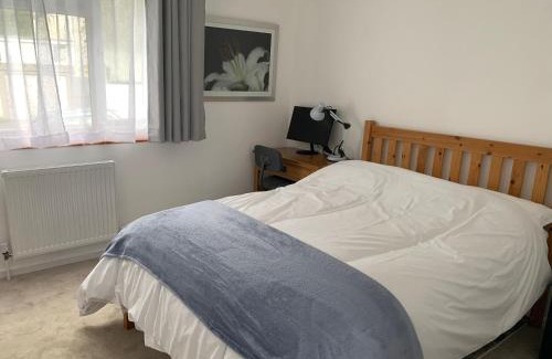 Falmouth House | 2 Bed-Sleeps 4-Parking-Pets-10 min to the Beach