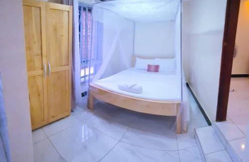 Jinja Apartment | 2 Bed Villa - Sleeps 6 - River Views Garden Wifi