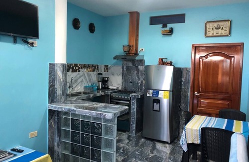 Puerto Baquerizo Moreno House | 2 Bedrooms House w/AC & Wi-Fi & TV - For 5 Guest - 2 min from the beach!