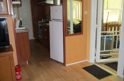 Sainte-Eulalie-en-Born House | 2 Bedroom Mobile Home in Sainte-Eulalie-en-Born