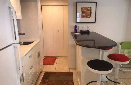 Roslyn Apartment | 2-bedroom, 1 Bath apartment in gorgeous Roslyn with Washer Dryer in unit