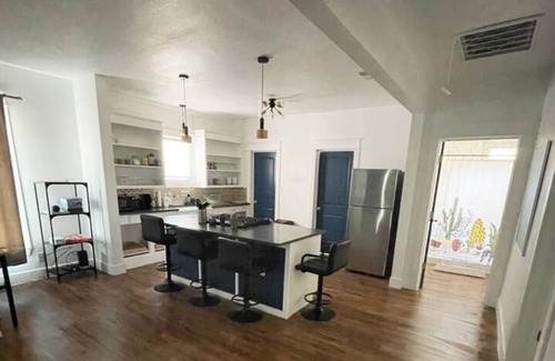 Highland Park House | 2 Bedroom 2 Bath Home in Center of San Antonio!nn