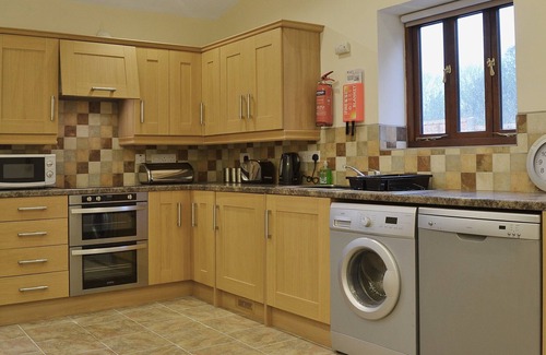 Overton-on-dee Cottage | 2 bedroom accommodation in Dudleston, near Ellesmere