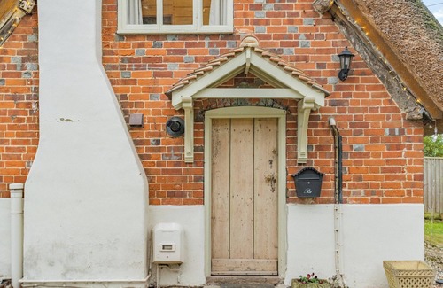 Wallingford Cottage | 2 bedroom accommodation in Berrick Salome, near Wallingford