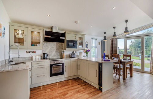 Welsh Frankton Ski Chalet | 2 bedroom accommodation in Ellesmere