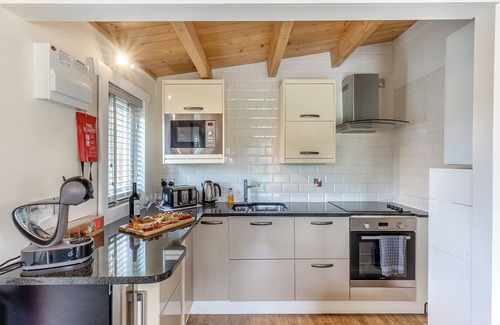 Welsh Frankton Ski Chalet | 2 bedroom accommodation in Ellesmere