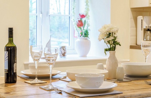 Llanllwchaiarn Cottage | 2 bedroom accommodation in Maen-y-groes, near New Quay