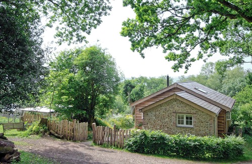 Raymonds Hill Cottage | 2 bedroom accommodation in Axminster, near Lyme Regis
