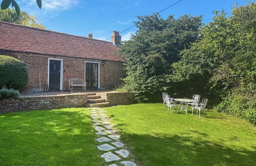 Westmarsh Cottage | 2 bedroom accommodation in Staple, near Wingham