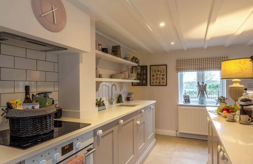 Hopton Cottage | 2 bedroom accommodation in Norton Subcourse, near Norwich