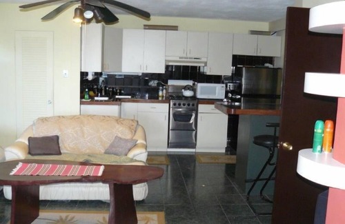 Estate Sprat Hall Villa | 2 bedroom apartment in mountain top villa with pool.
