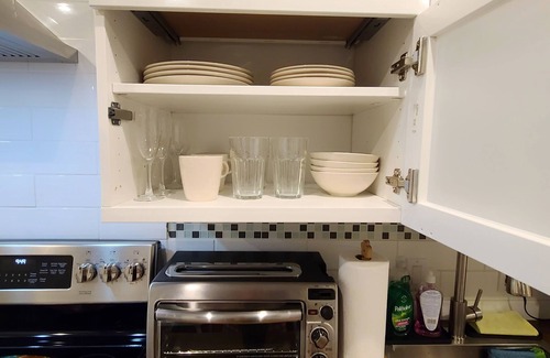 Erin Mills Apartment | 2-Bedroom Apartment near UTM & Pearson Airport