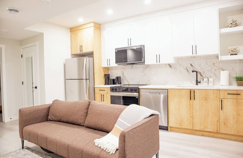 Southwest Calgary Apartment | 2-bedroom apartment in lovely quiet neighborhood in Calgary with WiFi