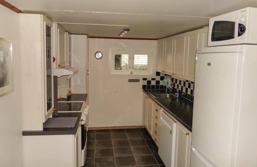 Kvam House | 2 bedroom awesome home in Tørvikbygd
