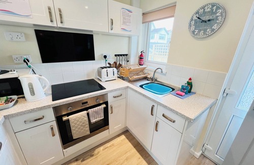 Seaview House | 2 Bedroom Bungalow SV58, Seaview, Isle of Wight, Dog Friendly, free wifi