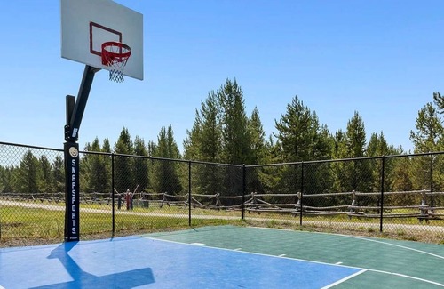 West Yellowstone Condo | 2-bedroom condo in terrific West Yellowstone with fitness room, AC