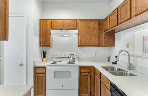 Plano Condo | 2-Bedroom Condo in Plano Sleeps Up to 6