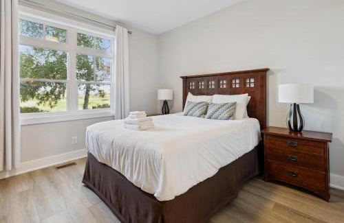 The Blue Mountains Ski Chalet | 2 Bedroom Condo only steps to the Village!