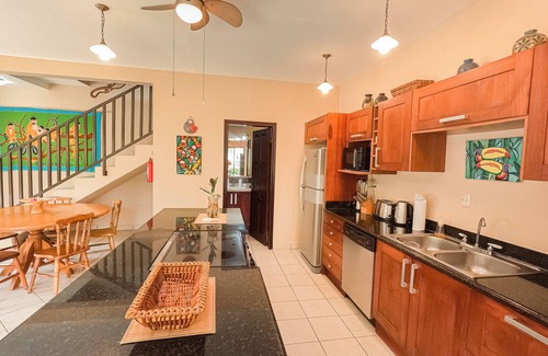 Quepos Condo | 2 bedroom-condo-pool privacy. 5 minutes to Quepos