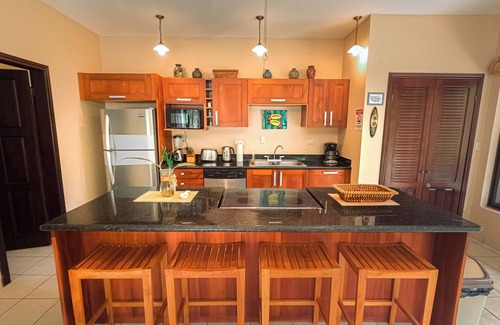 Quepos Condo | 2 bedroom-condo-pool privacy. 5 minutes to Quepos