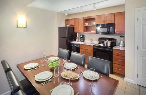The Point Condo | 2 Bedroom Condo w/Kitchen, Sleeps 6, in Downtown Newport, Long Wharf Resort!