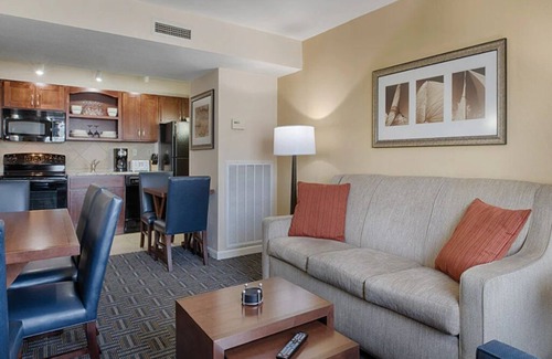 The Point Condo | 2 Bedroom Deluxe Condo, Sleeps 6, Kitchen, Downtown Newport, Long Wharf Resort!