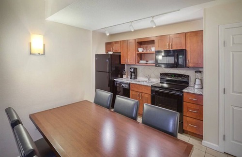 The Point Condo | 2 Bedroom Deluxe Condo, Sleeps 6, Kitchen, Downtown Newport, Long Wharf Resort!