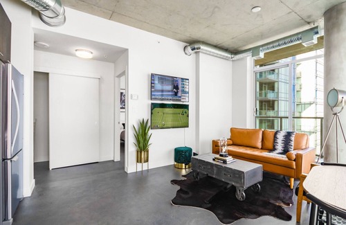 Bridgeland Condo | 2 Bedroom Downtown Executive Suite with Endless River View | Rooftop Patio