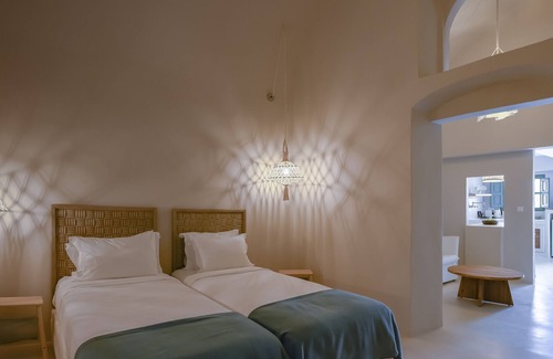 Megalochori House | 2 bedroom Family Cave Suite, terrace & kitchen, by Elements Suites