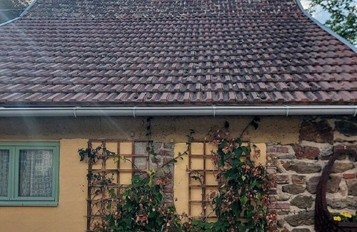Virlet Cottage | 2 bedroom French Dog Friendly Gite with access to large garden and swimming pool
