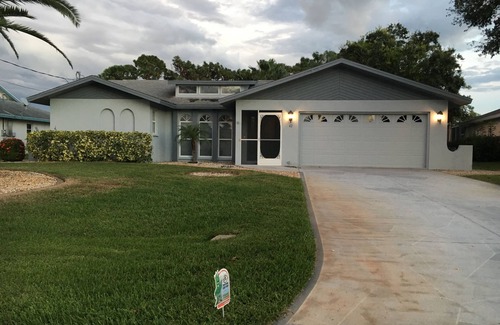 Pebble Beach House | 2 Bedroom Home on the West Coast of Florida. Relax and enjoy the sun and fun!