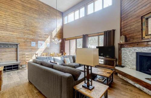 Lakeside Village Apartment | 2 Bedroom Montezuma Condo At Lakeside Village - Shuttle To Slopes!