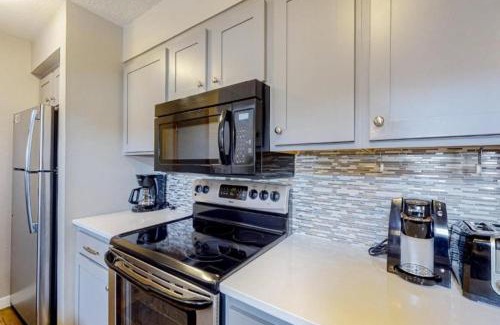 Lakeside Village Apartment | 2 Bedroom Montezuma Condo At Lakeside Village - Shuttle To Slopes!
