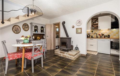 Vratarusa House | 2 Bedroom Nice Home In Senj