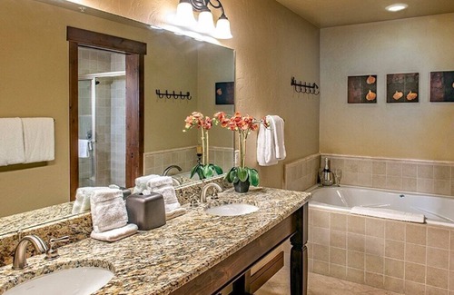 Breckenridge Cabin | 2 bedroom ski in/ski out on Peak 7