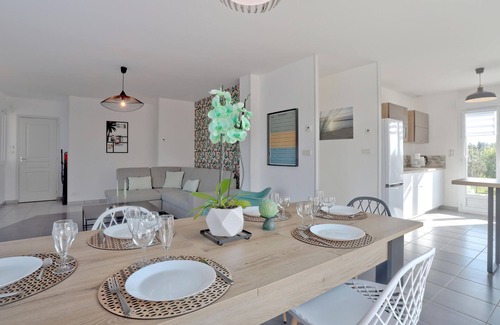 Creances House | 2 bedroom stunning home in Créances