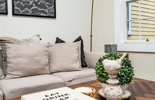 College Hill Apartment | 2 bedroom urban chic right on the Brown University campus